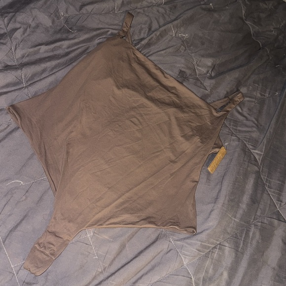 SKIMS FITS EVERYBODY SQUARE NECK BODYSUIT - Picture 2 of 4